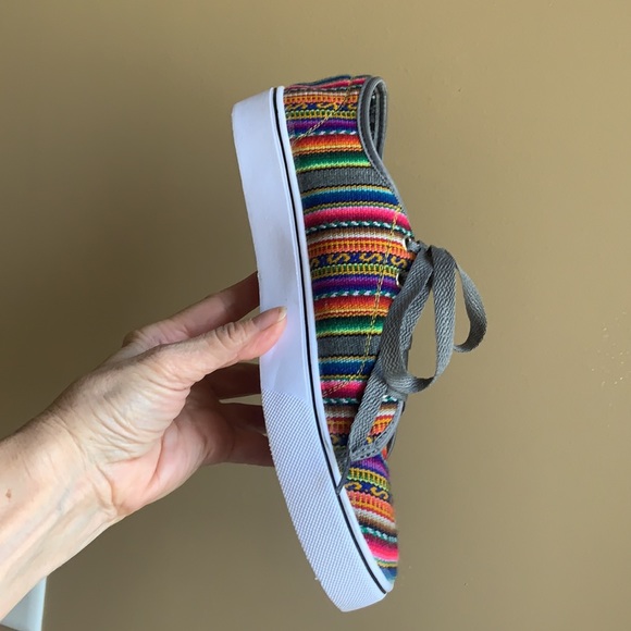 Very cool Cloth Baja Multi colored Print Sneakers - Picture 10 of 13
